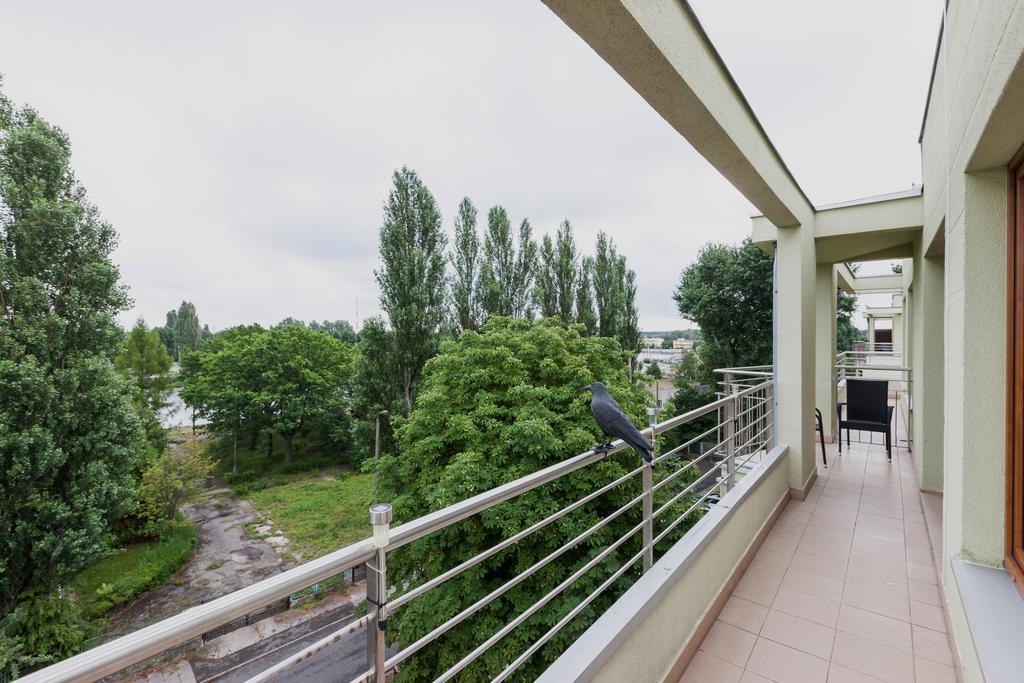 Riverside Apartment With Balcony By Noclegi Renters Swinoujscie Kültér fotó